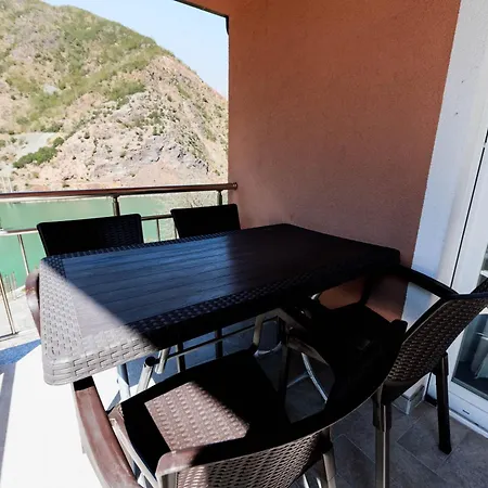 Koman_lakeview_apartments Шкодер